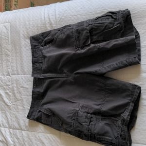 Missimo cargo shorts. W32. Black. Nicley worn it but not worn out. No holes.